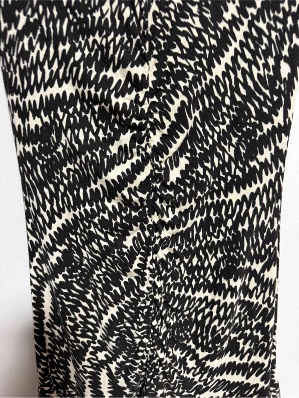 Vintage Betsy Johnson Black / Brown & Cream Abstract Handkerchief Dress Large - Picture 7 of 12